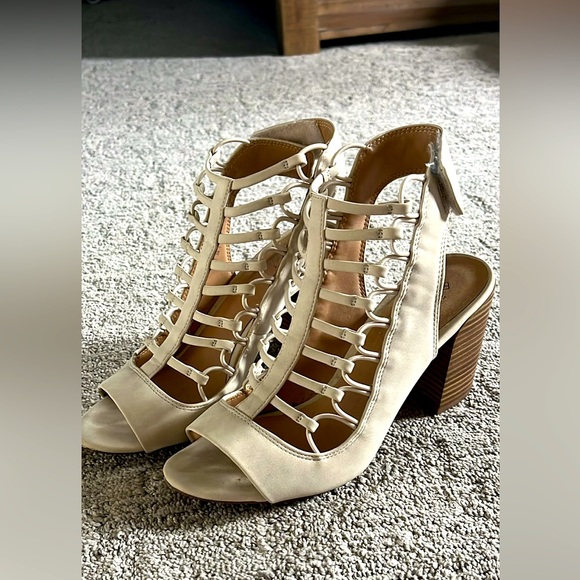 Call it spring shoes - Picture 1 of 2